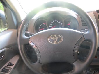 Toyota Hilux 2,5  106kw - 13
