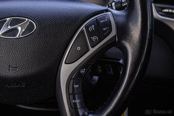 Hyundai i30 CW 1.6i CRDi VGT Family - 13
