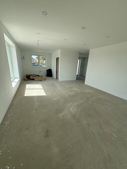 Novostavba rodinného domu veľkým pozemkom obci Povoda - 13