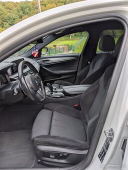 BMW 540i xDrive - 13