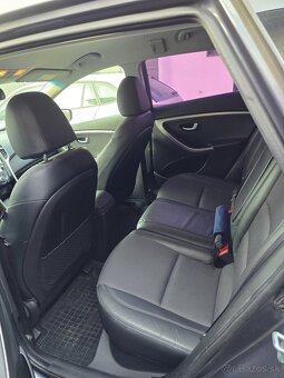 Predam Hyundai i30 CW 1.6i CRDi Style  99275 km  2016 - 13