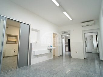 Komerčná budova v širšom centre mesta Vranov nad Topľou - 13