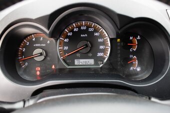 Toyota Hilux z roku 2014 - 13