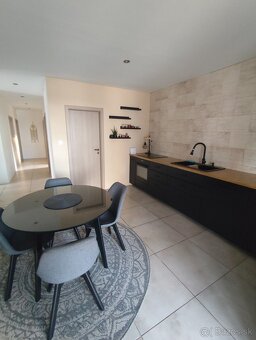 Predám bungalov 130 m2, pozemok 504 m2, obec Hviezdoslavov - 13