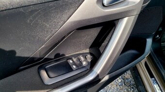 Peugeot 2008 1.2 PureTech Style  benzín - 13