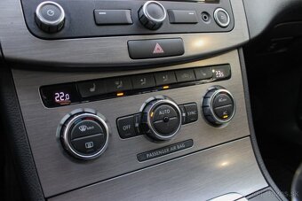 Volkswagen Passat B7 Sedan 2.0 TDI BMT - 13