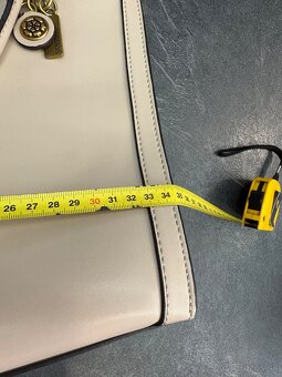 Kabelka Guess bežová - 13