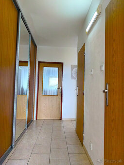 Pekný 1 a 1/2 izb. rekonštruovaný, SNP (Terasa), zariadený - 13