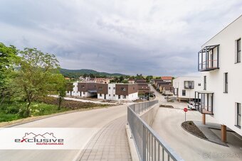 3 IZBOVÝ BYT – TRNKOV, 67 M², PARK. STÁTIE - 13