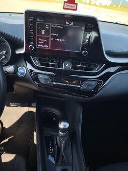 Toyota C-HR 1.8 Hybrid E-CVT rok 2021 - 13