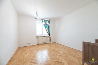 Veľkometrážny 3 izbový byt Staré sídlisko Prievidza 90 m2 - 13