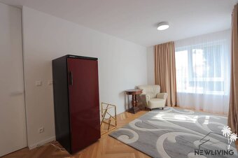 Prenájom nového 3iz. bytu so záhradou a bazénom v centre Pie - 13