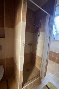 Na predaj poschodový rodinný dom s krásnou záhradkou - 13