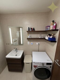 PREDAJ, pekný, zariadený 1 izbový byt s balkónom v novostavb - 13