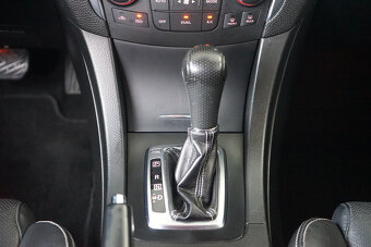 23- SUZUKI Kizashi, 2011, benzín, 2.4 CVT 4WD, 131 kW - 13