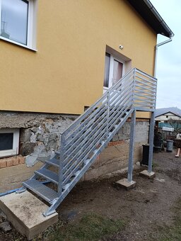Kovovýroba - zváranie, brány, ploty, zábradlia, prístrešky - 13