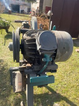 Predám cirkulárku s elektromotorom 1,7 kW na kovy/drevo - 13