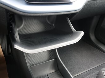 Volvo EX30 315kW TWIN PERF PLUS PANO 1MAJITEL - 13