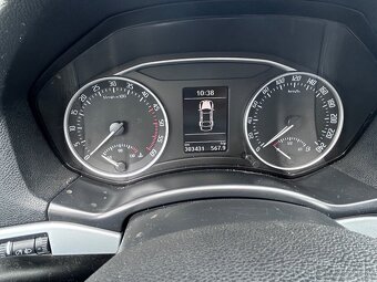 Škoda Octavia 1.6 TDi kombi manual klíma rok 2010 - 13
