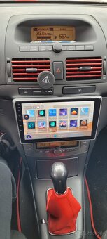 Toyota Avensis T25 hatchback - 13