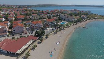 3-izboý apartmán v novostavbe s výhľadom na more /Chorvátsko - 13