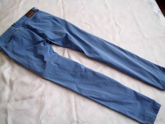 Hugo Boss pánske chino slim elast. nohavice  M - 13