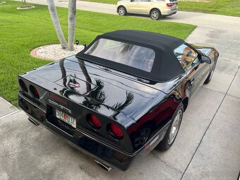 1986 Chevrolet Corvette C4 official pace car - 13