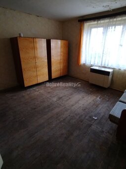 Veľký stavebný pozemok s rodinným domom v tichom prostredí . - 13