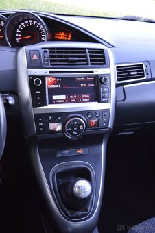 Toyota Verso 1.6i - 7 míst ,NAVI, kamera ,bez koroze - 13