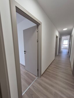 Štvorizbový byt 96m2 s výnimočnou atmosférou v NESTO - 13