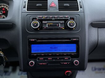 VW TOURAN Benzín - 13