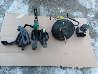 Rozpredám Volkswagen Golf 4 1.6i - 13