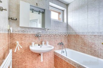 5-izbový rodinný dom s dvomi garážami v obci Špačince - 13