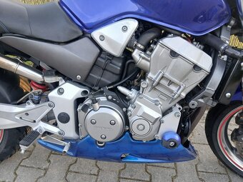 Honda CB900F Hornet - 13