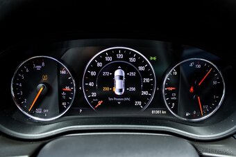 Opel Insignia 2.0 Turbo Innovation 4x4 AT8 - 13