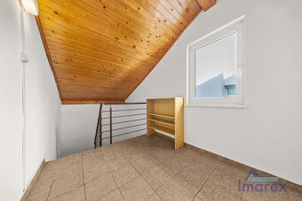 Poschodie vo vile pod hradom na prenájom - 13