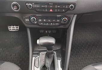 KIA Niro 1.6 Gdi EcoHybrid - 13