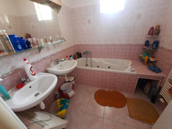 Výhradne: 5-izb. Dom, 1066 m2, Garáž,  Klátova Nová Ves - 13