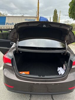 Hyundai Elantra - 13
