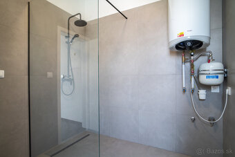 Na prenájom jedno podlažie polyfunkcie na Zavarskej ulici v  - 13