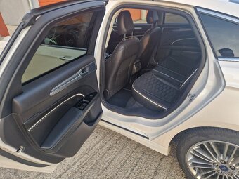 Ford Mondeo Vignale Hybrid - 13