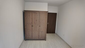 Krásny 3izb byt so zariadením a vlastným parkovaním - 13