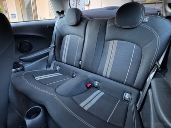 Mini Cooper S Essential 2022 (13 407 € odpočet DPH) - 13