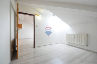 REZERVOVANÉ PREDAJ, 2-izbový podkrovný byt v Poprade, Ul - 13