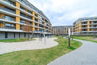 REZERVOVANÉ SLNEČNÝ A ŠTÝLOVO ZARIADENÝ 2-IZBOVÝ APARTMÁN - 13