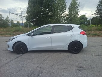 KIA Ceed 1.4 CVVT UEFA edicia Gold+Platinum - 13