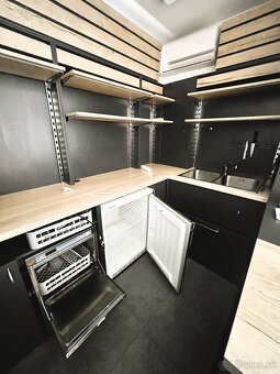 Na prenájom presklený priestor v centre Lučenca - 13