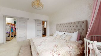 🏡 Nadštandardný 4-izbový rodinný dom s bazénom, zimnou teras - 13