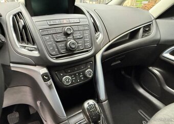 Opel Zafira 2,0 CDTi /121 Kw Tourer Active nafta manuál - 13