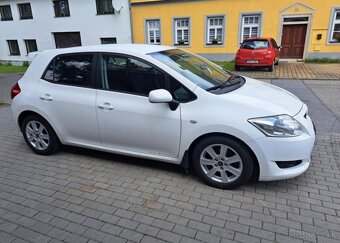 Toyota Auris 1,4 D4-D nafta manuál 66 kw - 13